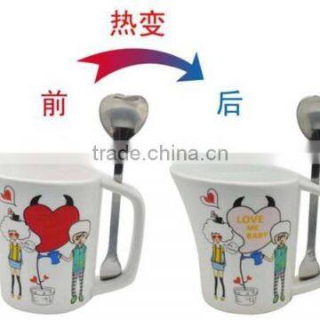 2015 new fashion color changing ceremic mug for promotion with heart spoon