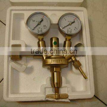 oxygen pressure regulator