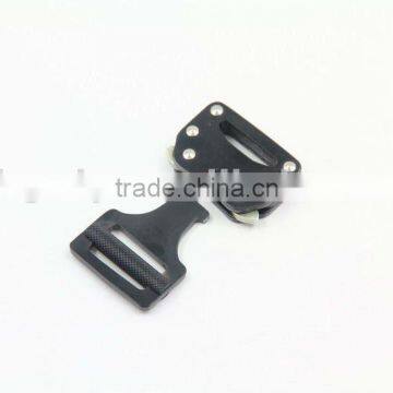 Automatic quick buckle