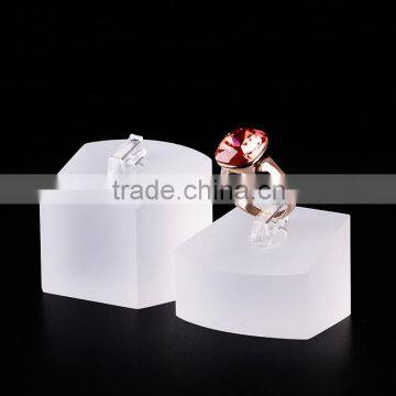 Modern style clear Acrylic jewelry ring display stand block customized