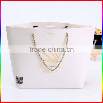 High Quality Glossy White Paper Gift Bags with gold foil logo