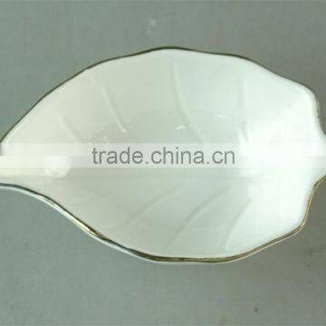 2016 Hot Sale Gold Edge Leaf-shaped Restaurant White Ceramic Dish for Wholesale photo-2