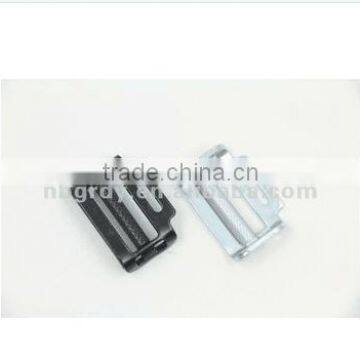 Adjustable metal buckle