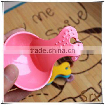 OEM Food Grade PP Pet Dog Cat Candy Color Plastic Shovel Heart Shape Handle Pet Food Spoon Manufacturer photo-2