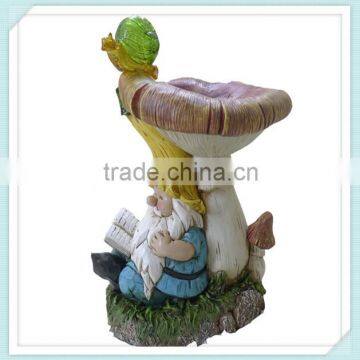 resin gnome solar garden lamp