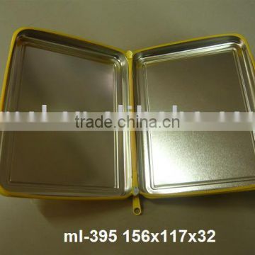 CD box with zipper