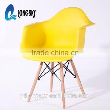 LS-4012 Italian Design TATAMI Plastic Leisure Chairs With Arms and Wood Legs photo-3