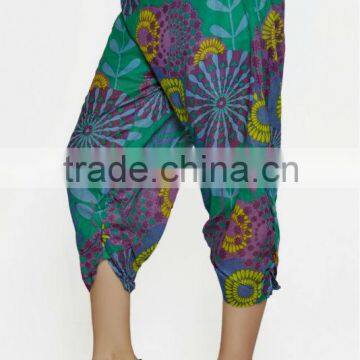 Women Cotton Black Mulicolored Flowers Design Short Harem Capri Pants photo-5