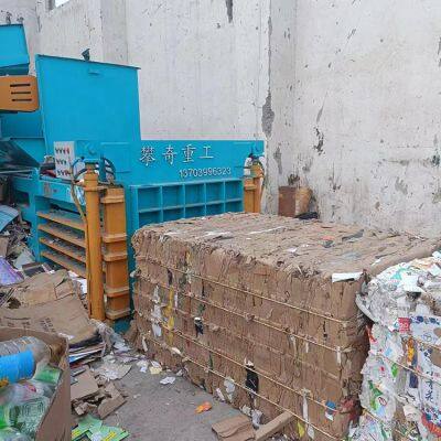 Automatische hydraulische multifunktionale Brikettier- und Ballenpresse horizontal für leichte Abfälle wie Kartonagen, Flaschen, Beutel und Kisten photo-3