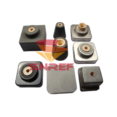 Быстроизменяемая промежуточная форсунка для управления потоком при выплавке стали