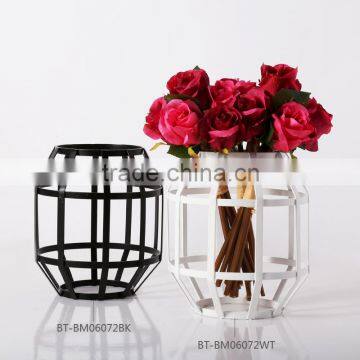 Modern black and white metal craft home decoration accessories                        
                                                                                Supplier's Choice