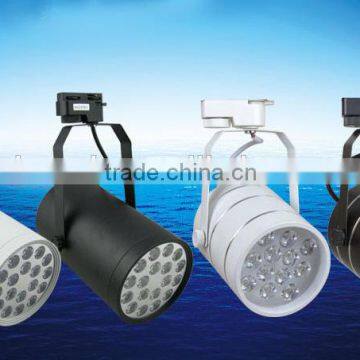CE and Rohs Approved Shoot Design 12w Led Track Rail Lights photo-4
