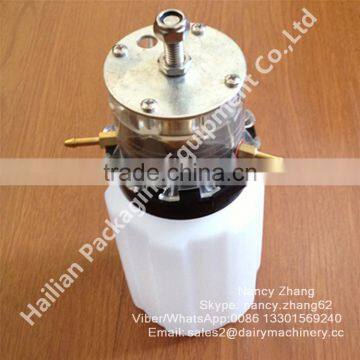 Dairy Milking Spares Plastic Vacuum Pump Oil Can