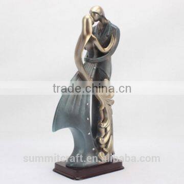 Wedding Gift Ideas for Friends Kissing Figurine Wedding Favors