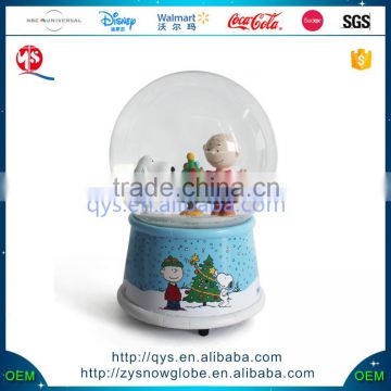 Hot Selling Snoopy Snow Globe Photo With Resin Customers Snow globe