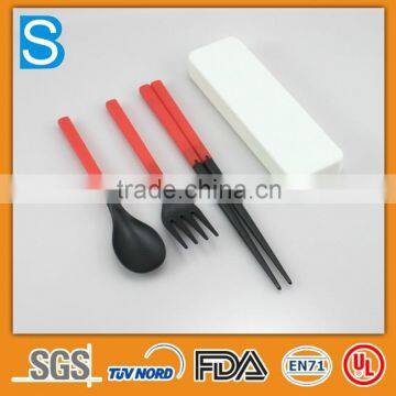 Plastic portable cutlery set with case