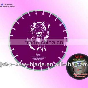 Diamond cutting road saw blade