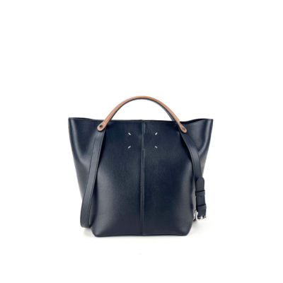 Maggi Water Bucket Bag 2025 New Large Capacity Commuter Personality Single Shoulder Handheld Tote Bag Premium Leather