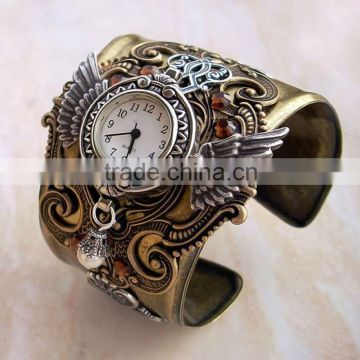 2011 hot sale fashion bangle watches