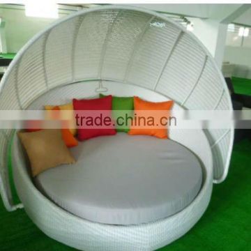 round sunbed lounger with canopy in pe rattan