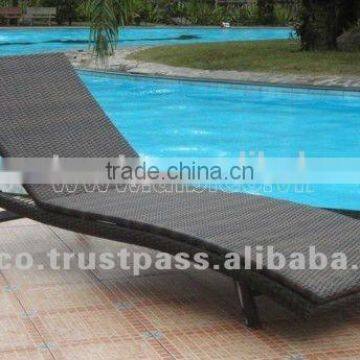 PE RATTAN SUN LOUNGER / WICKER SUN LOUNGER