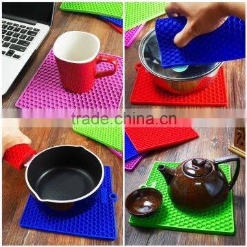 Manufacturer Silicone Pot Holder Mat Trivet Mat 7" x 7" Multipurpose Heat Resistance Hot Pad - Red Blue Green Purple