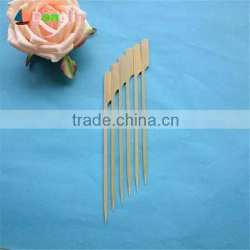 Flat bamboo skewers with green skin