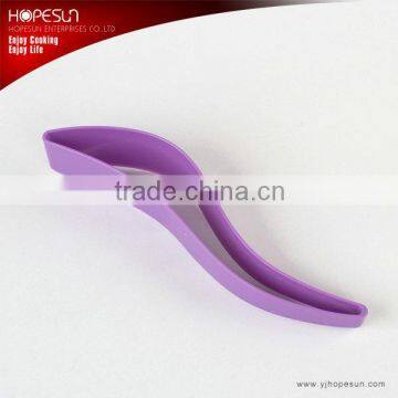 Food grade purple plastic leaf shape cake cutter slicer with plastic handle