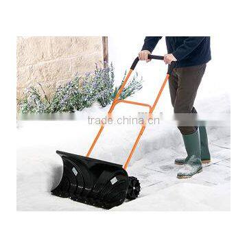 Manual snow pusher