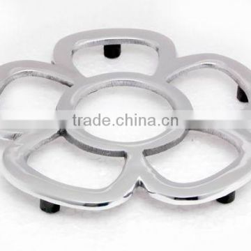 metal flower shape trivet