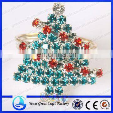 Christmas tree brooch