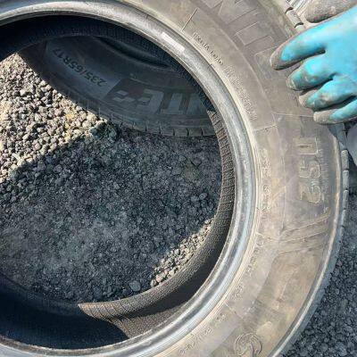 Шины, подержанные шины, четкий рисунок протектора, большой товарный запас в наличии