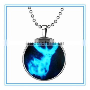 Vnistar wholesale Latest Christmas jewelry Luminous necklace Flame deer pendent for party VN020