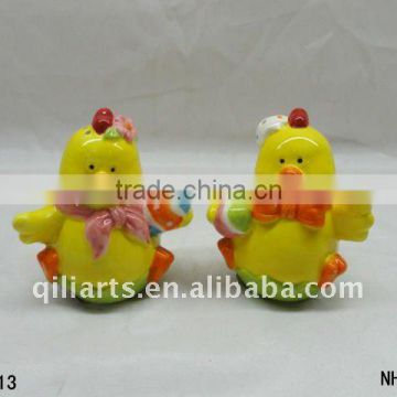 Easter chicken ceramic salt shaker