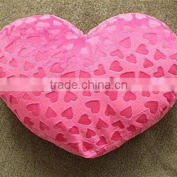 Heart-shaped plush cushion