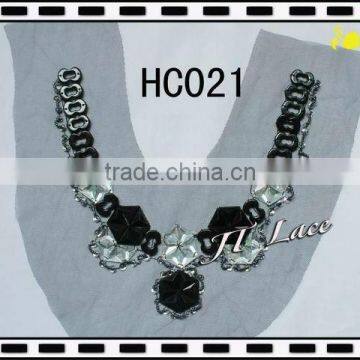 Fashion neck trims motif