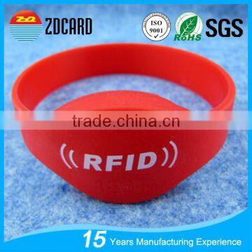 Oval shaped Ntag213 passive silicone rfid wristband