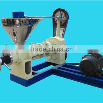 Hand operated oil expeller for sesame, soybean and sunflower