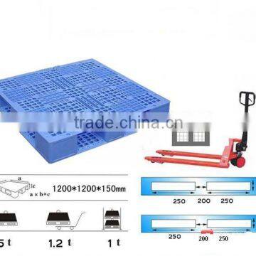 warehouse forklift storage palstic pallet