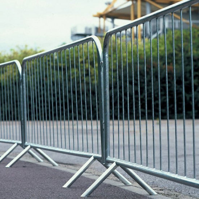 Galvanized Steel Frame Easy-to-assemble Crowd Control Barrier, Suitable for Temporary Fencing at Concert Stages.
