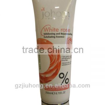 rose whitening and rejuvenating exfoliating body bath