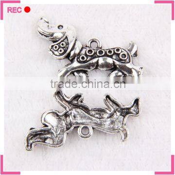 Dog shaped metal pendant designs for women, imitate antique silver dog pendant