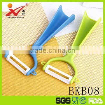 BKB08 Cute PP handle Ceramic blade fruit peeler