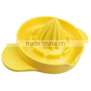 High Quality Manual Plastic Lemon Squeezer With Scale photo-2