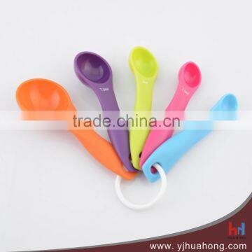 Colorful plastic measuring spoons/scoops 5pcs set(HMT-28)