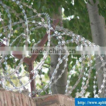 Security fencing razor barbed wire/razor combat wire/safety razor wire(ISO9001:2008 professional manufacturer)