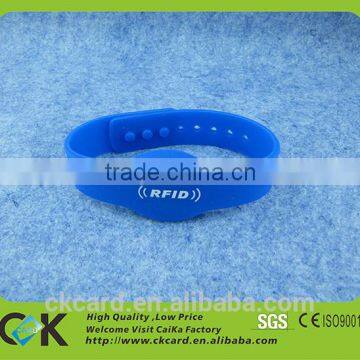 Adjustable NFC waterproof ruber wristband factory price