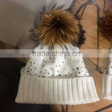 2016 Wholesale Winter Warm Luxurious Beanie Hat With Raccoon Fur Bobble and Diamond for Fashion Girls