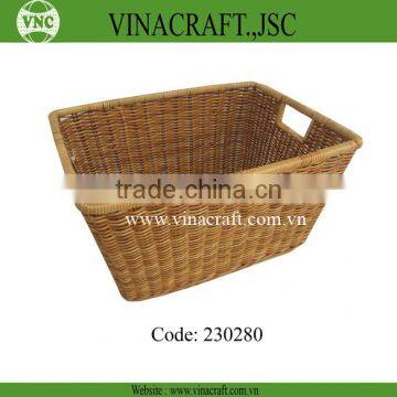 Wicker laundry basket for dirty laundry