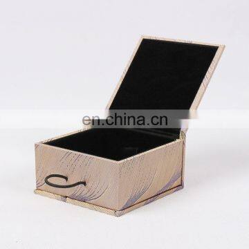 2017 Classical Cotton Jewelry Packaging Bangle Box With Wood Button photo-4